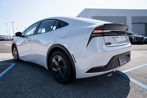 2025 Toyota Prius Plug-In Hybrid SE