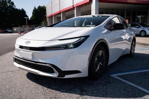 2025 Toyota Prius Plug-In Hybrid SE