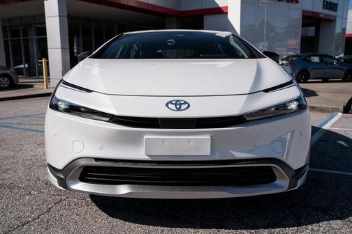 2025 Toyota Prius Plug-In Hybrid SE