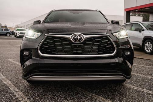 2026 Toyota Highlander Hybrid Platinum