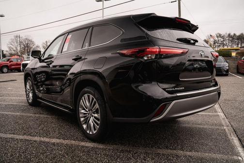 2026 Toyota Highlander Hybrid Platinum