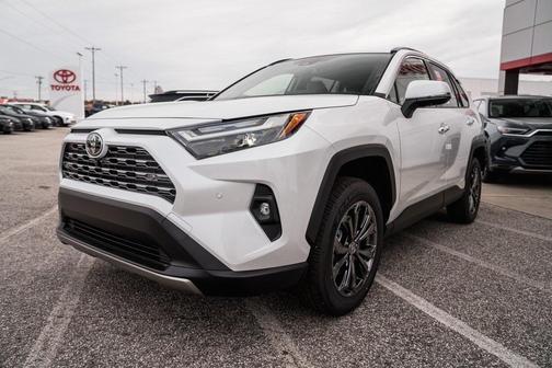 2025 Toyota RAV4 Hybrid SE