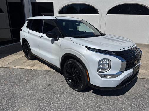 2022 Mitsubishi Outlander Black Edition 2WD