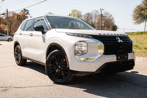 2022 Mitsubishi Outlander Black Edition 2WD