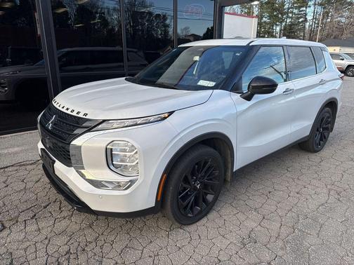 2022 Mitsubishi Outlander Black Edition 2WD