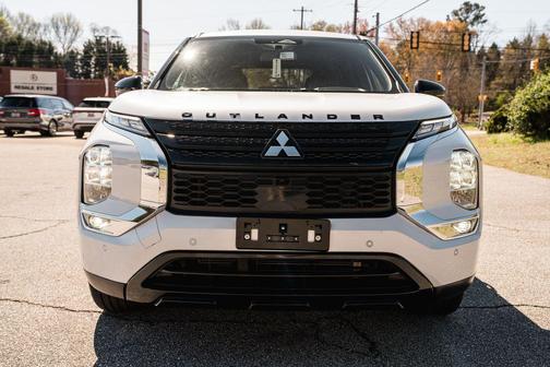 2022 Mitsubishi Outlander Black Edition 2WD