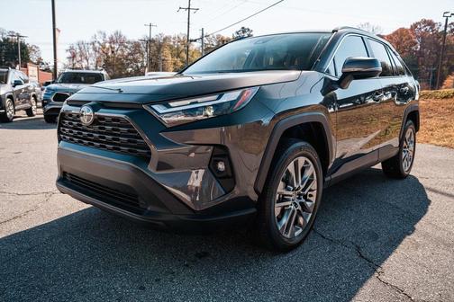 2025 Toyota RAV4 XLE Premium