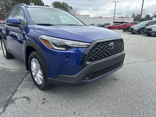 2024 Toyota Corolla Cross LE