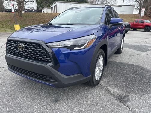 2024 Toyota Corolla Cross LE