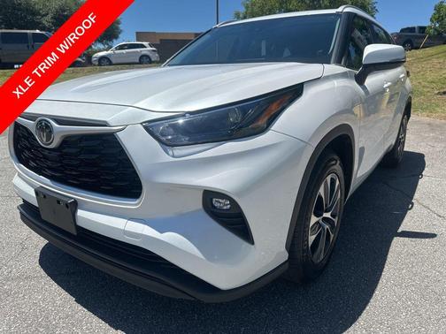 Pearl 2023 Toyota Highlander XLE