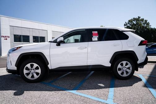 2025 Toyota RAV4 LE