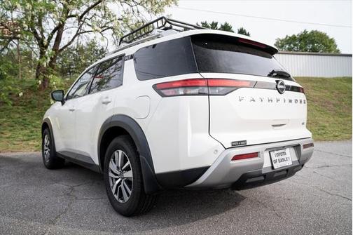 2022 Nissan Pathfinder SL 2WD