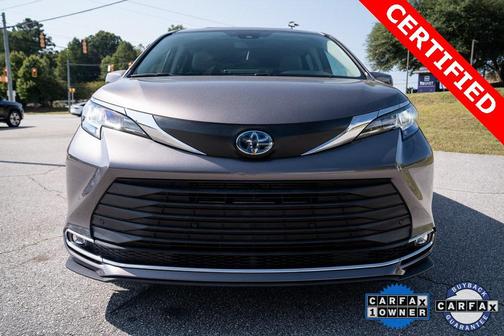 2021 Toyota Sienna XLE 8 Passenger