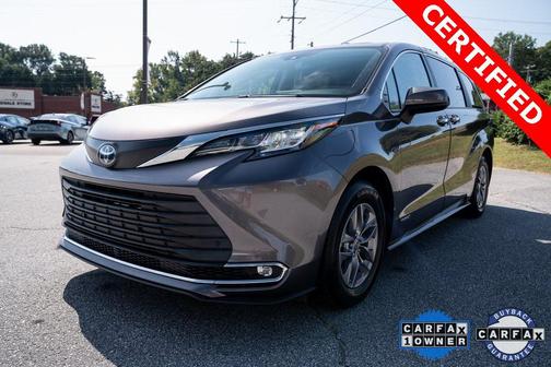 2021 Toyota Sienna XLE 8 Passenger