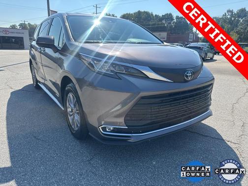 2021 Toyota Sienna XLE 8 Passenger