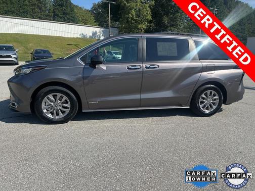 2021 Toyota Sienna XLE 8 Passenger