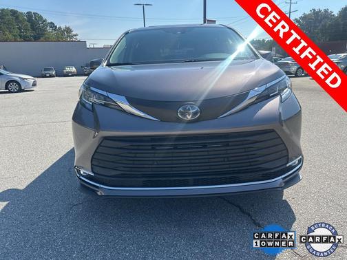 2021 Toyota Sienna XLE 8 Passenger