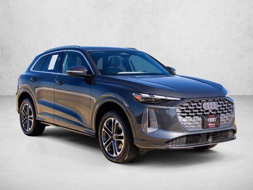 Tambora Gray Metallic 2025 Audi Q5 Premium TFSI quattro S tronic