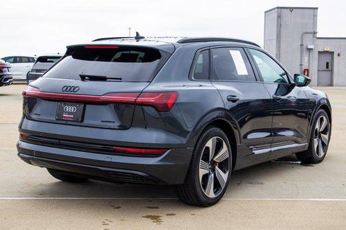 Manhattan Gray Metallic 2023 Audi e-tron Premium Plus quattro