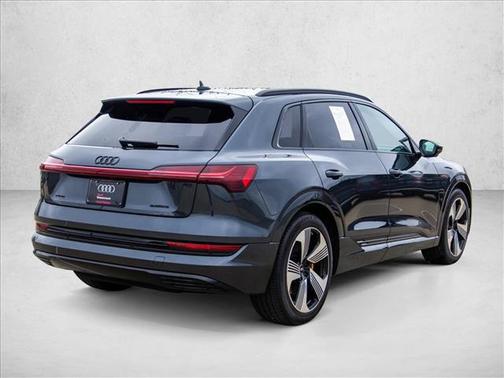 Manhattan Gray Metallic 2023 Audi e-tron Premium Plus quattro
