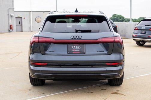 Manhattan Gray Metallic 2023 Audi e-tron Premium Plus quattro