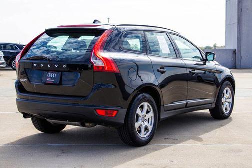 Black Sapphire Metal 2011 Volvo XC60 3.2 R-Design