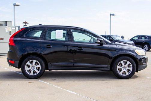 Black Sapphire Metal 2011 Volvo XC60 3.2 R-Design