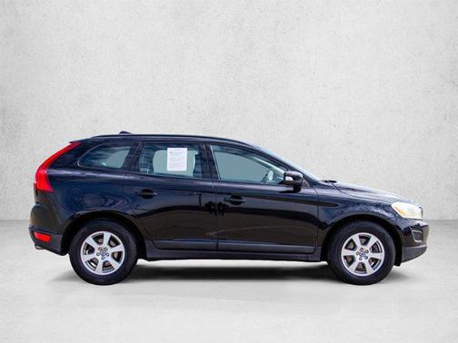 Black Sapphire Metal 2011 Volvo XC60 3.2 R-Design