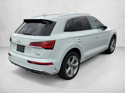 Ibis White 2023 Audi Q5 45 S line Premium Plus