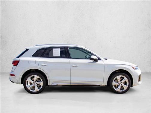 Ibis White 2023 Audi Q5 45 S line Premium Plus