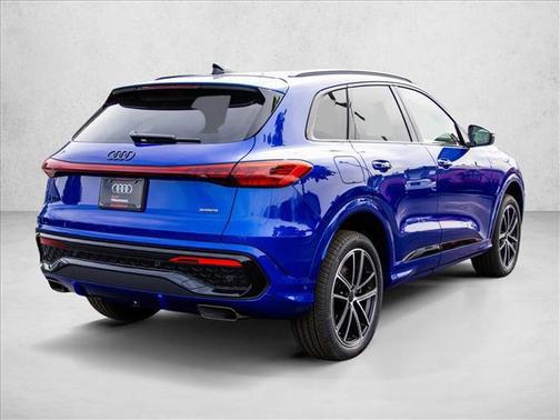 Ultra Blue Metallic 2026 Audi Q5 Premium Plus TFSI quattro S tronic
