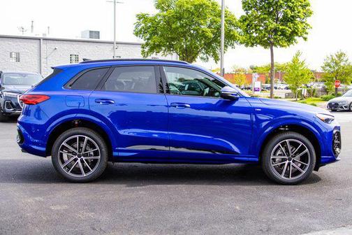 Ultra Blue Metallic 2026 Audi Q5 Premium Plus TFSI quattro S tronic