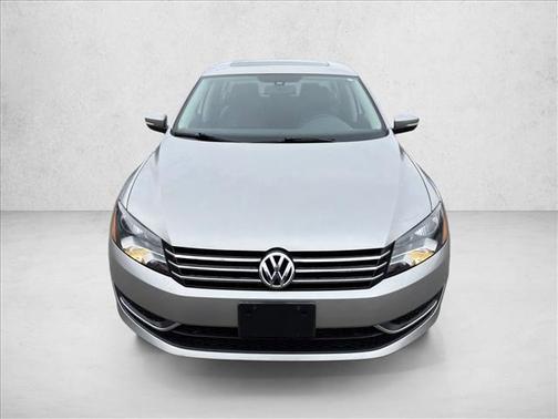 2014 Volkswagen Passat 1.8T Auto SE w/Sunroof & Nav