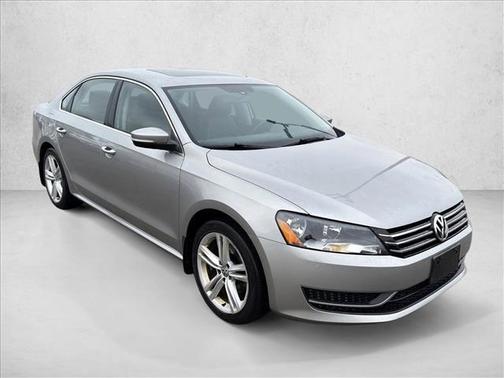 2014 Volkswagen Passat 1.8T Auto SE w/Sunroof & Nav