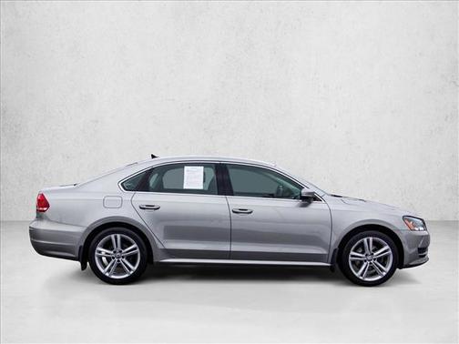 2014 Volkswagen Passat 1.8T Auto SE w/Sunroof & Nav