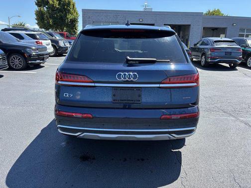 Waitomo Blue Metallic 2023 Audi Q7 55 Premium Plus