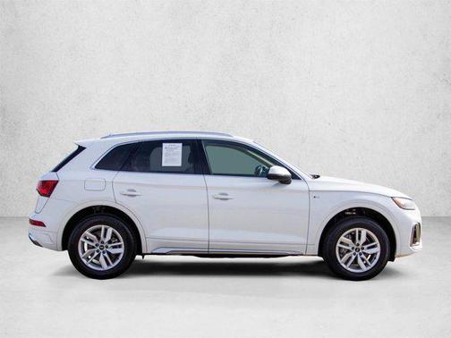 Ibis White 2023 Audi Q5 45 S line Premium