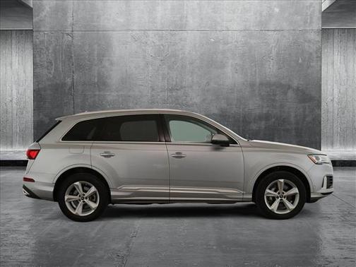 2022 Audi Q7 45 Premium