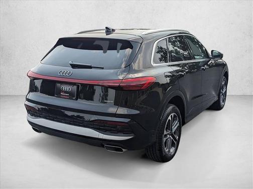 Mythos Black Metallic 2025 Audi Q5 Premium TFSI quattro S tronic