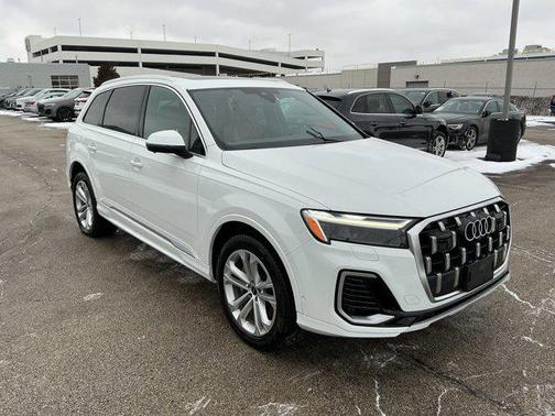 2025 Audi Q7 55 Premium Plus