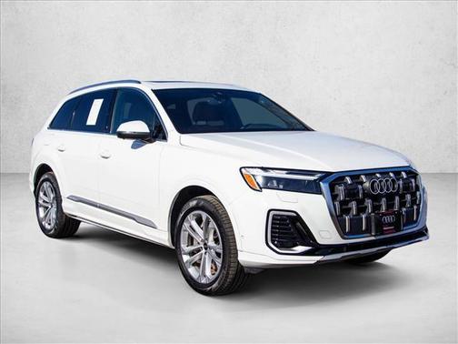 2025 Audi Q7 55 Premium Plus