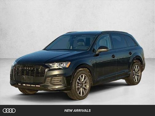 2022 Audi Q7 45 Premium Plus
