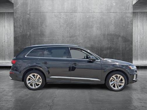 2023 Audi Q7 55 Premium Plus