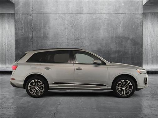 2025 Audi Q7 45 Premium Plus