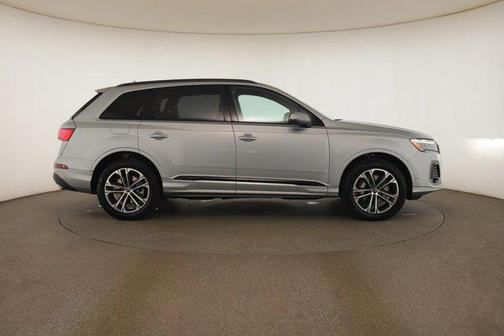 2025 Audi Q7 45 Premium Plus