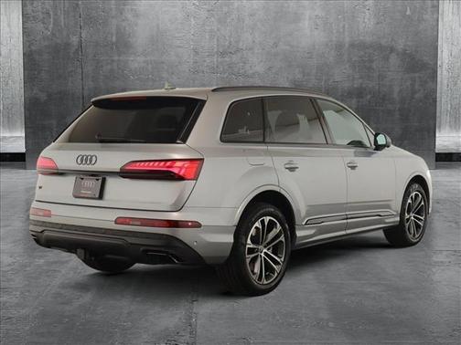 2025 Audi Q7 45 Premium Plus