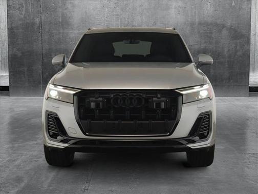2025 Audi Q7 45 Premium Plus