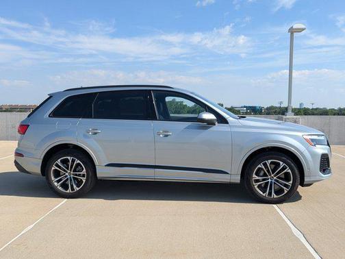 2025 Audi Q7 45 Premium Plus