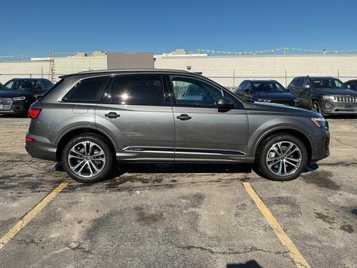 2025 Audi Q7 45 Premium Plus