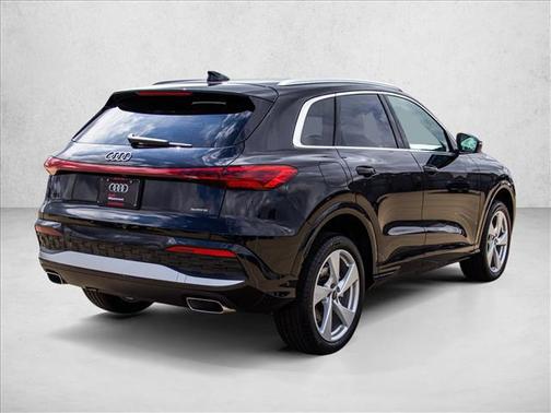 Mythos Black Metallic 2026 Audi Q5 Premium Plus TFSI quattro S tronic